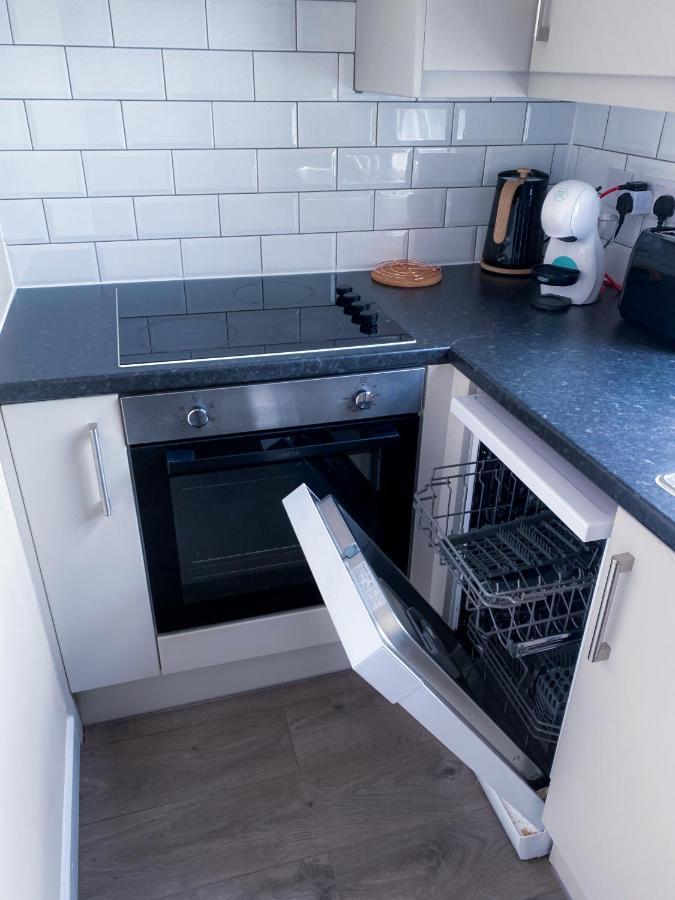 Stylish 1 Bedroom Flat In Wood Green London Exteriör bild